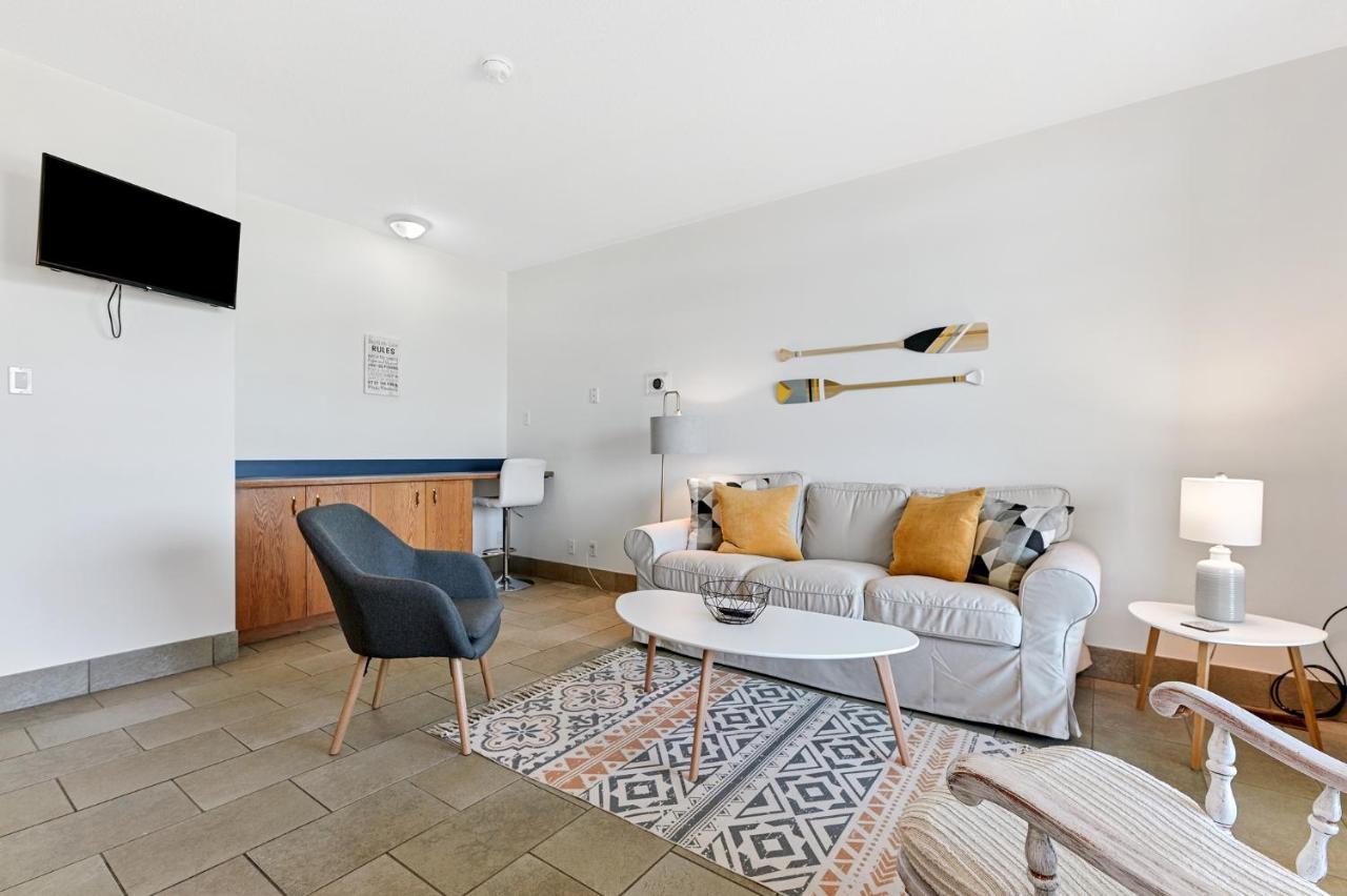 Harcourt Baptiste Lake Lodge מראה חיצוני תמונה