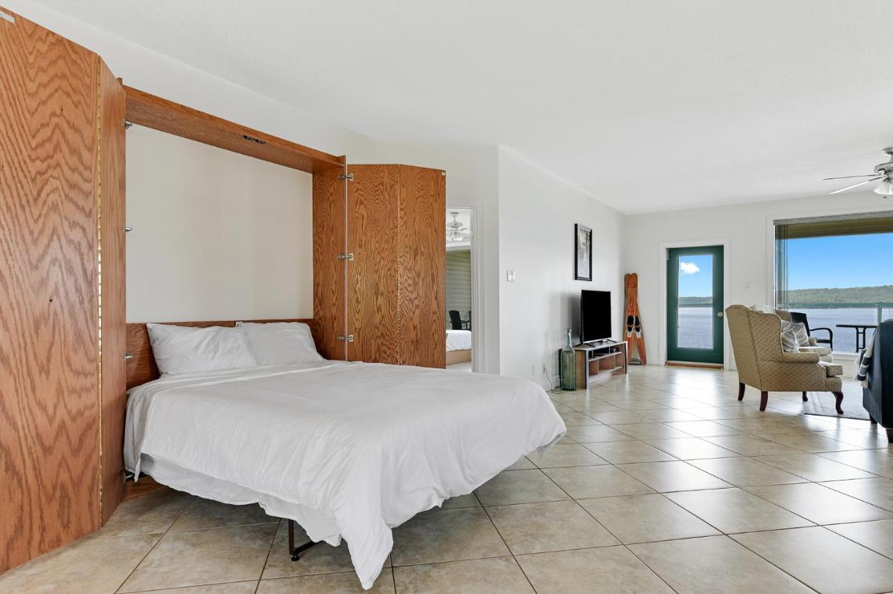 Harcourt Baptiste Lake Lodge מראה חיצוני תמונה